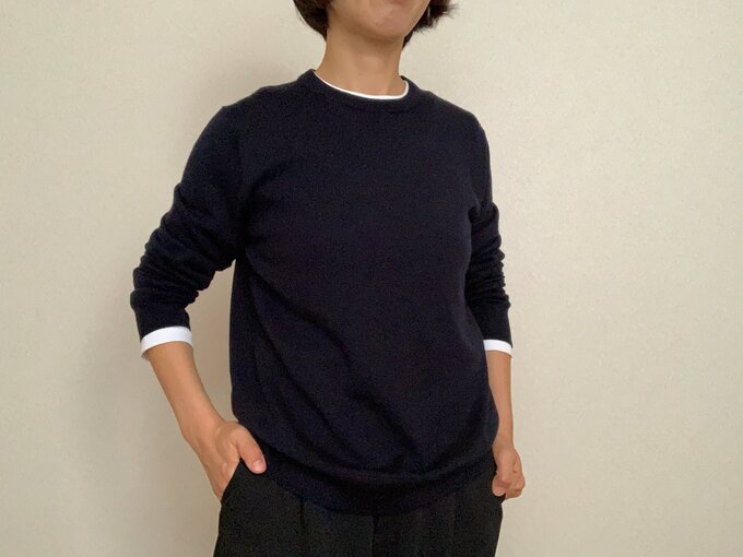 60cm、50kg。セーターは普段よりワンサイズ大きいLサイズ。TシャツはユニクロのソフトリブクルーネックT(¥1,990)