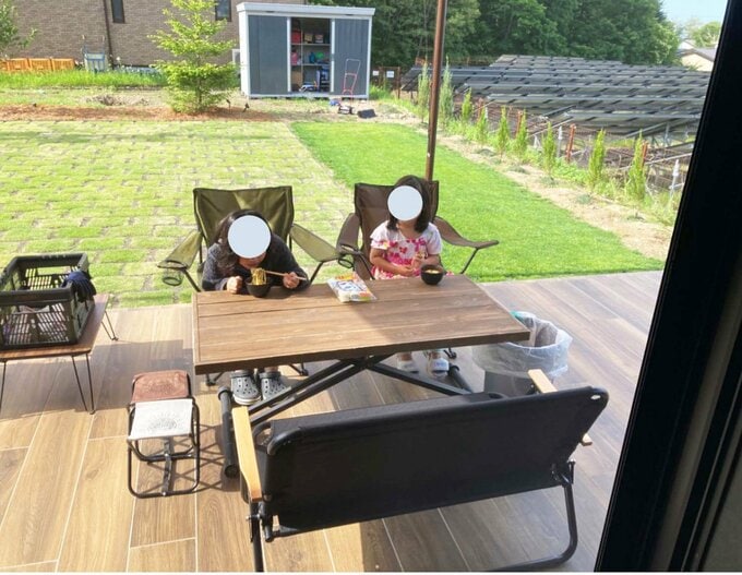 ウッドデッキで朝ご飯