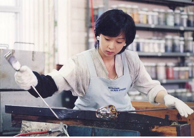 ガラス作成女性
