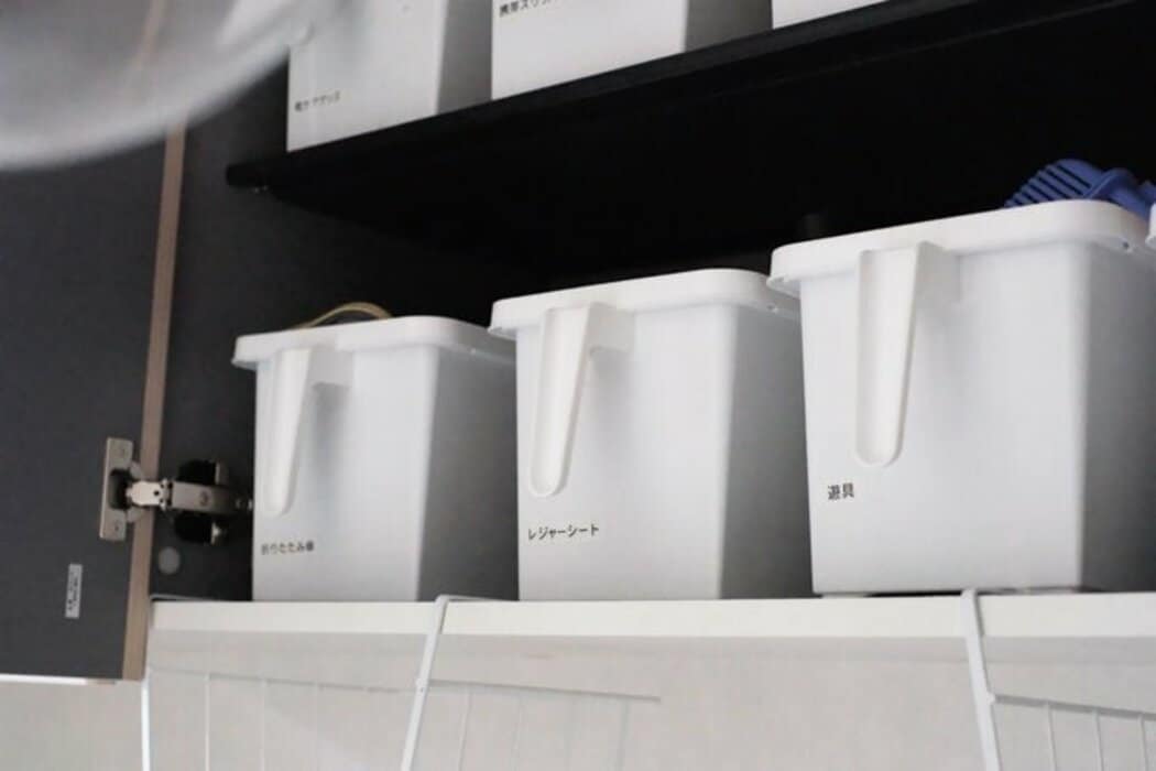 タオルはたたまない、ゴミ袋の替えはゴミ箱にセット。少し先の自分がラクになる収納テク12