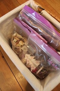 ディスプレー用品はIKEAのファスナーつき保存袋に入れて収納