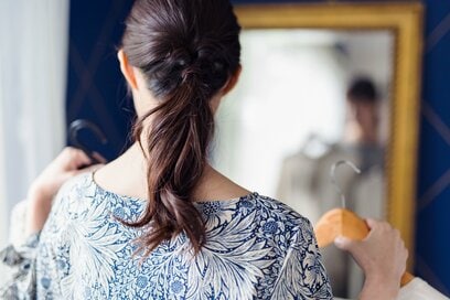 50代は、コンサバが命取り？選んだ服で「老けて見られる」人の共通点