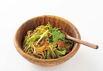 豚バラを使ったスピード麺料理。カリカリ食感とピリ辛が食欲倍増！