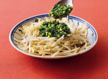 電子レンジでできる「モヤシ」のスピード副菜レシピ2つ。食べごたえも満点