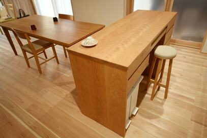 アイランドカウンターをつくるなら、固定式がいい理由。耐久性や安全性で有利に