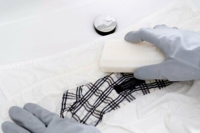 夏服の黄ばみ・においを防ぐ。掃除のプロに聞いた、衣替え前にやっておきたい「しまい洗い」のコツ