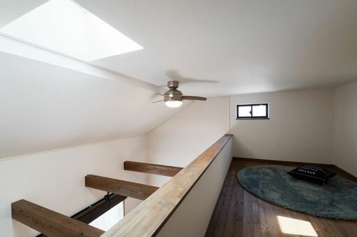 小屋裏空間をクロゼットや収納に活用