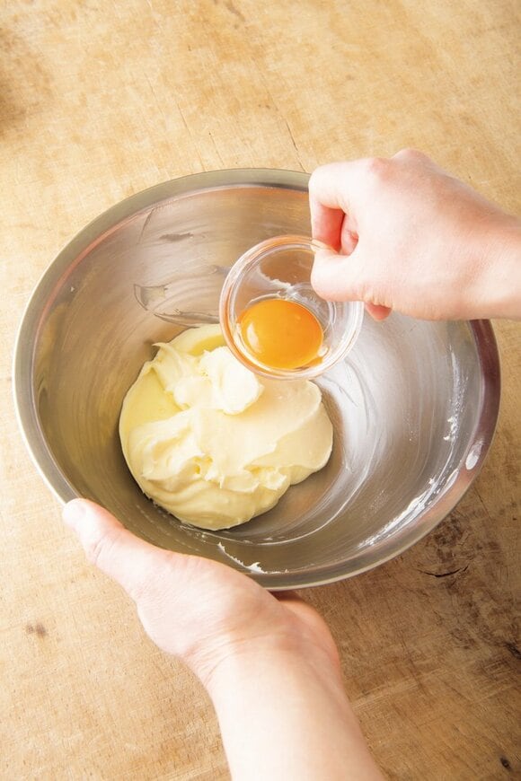 卵黄を加える