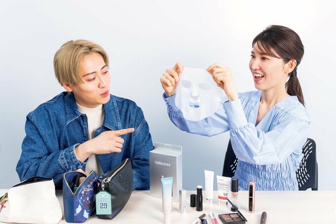 シートパックの使い方について語る二人