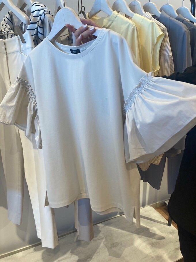 フレア袖トップス