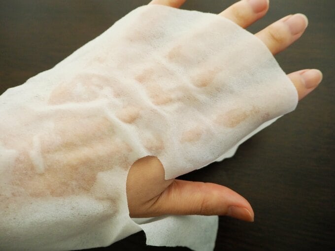 手の甲で試してみました