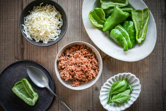 生ピーマンの肉づめ材料など