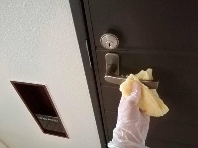 ドアノブを消毒
