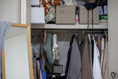 「貯まらない家」にありがちなクローゼットの中身。洋服・バッグ・靴にも「賞味期限」がある