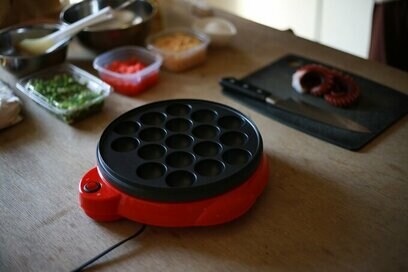 女性を狙う怪しい勧誘の手口3つ。「たこ焼きパーティ」にも罠が…