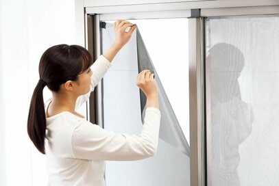 おうちの中でできる熱中症対策グッズ。窓にはれば電気代削減にも