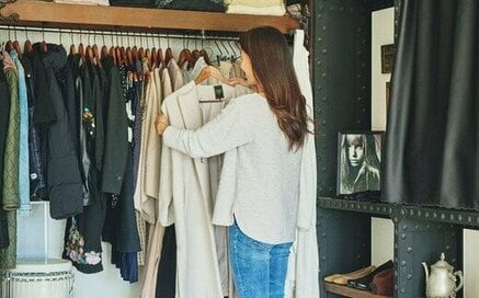 片づけ上手の「すっきりクローゼット」のコツ。着ない服は定期的に処分してお気に入りだけに
