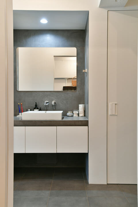 廊下に配置した洗面台