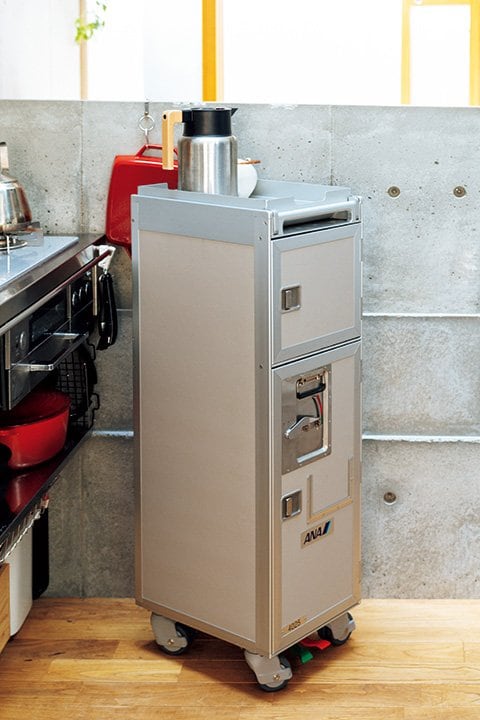 ANAの機内で実際に使われている機内搭載カート