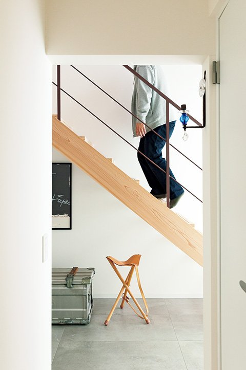 天井を低めにすることで階段が緩やかに