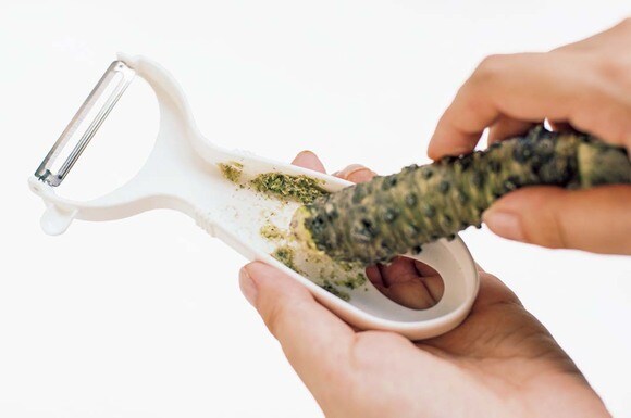 おろし金にもなるピーラー