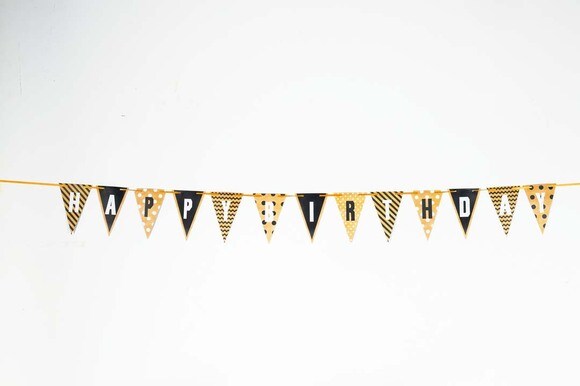 部屋が一気に華やかになるフラッグガーランド