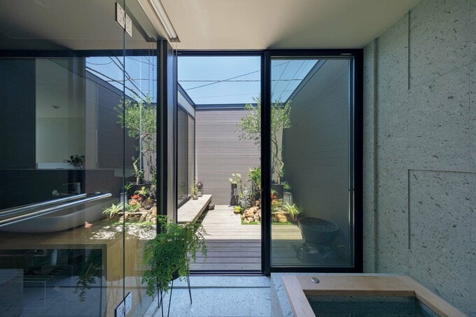 浴室から出入りするテラス