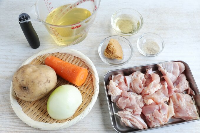 鶏みそジャガの材料