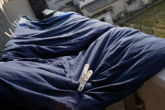 シーツをつけたまま干す