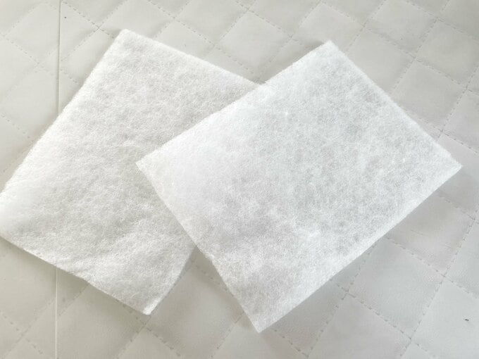 厚みは10枚でもスポンジ1個分