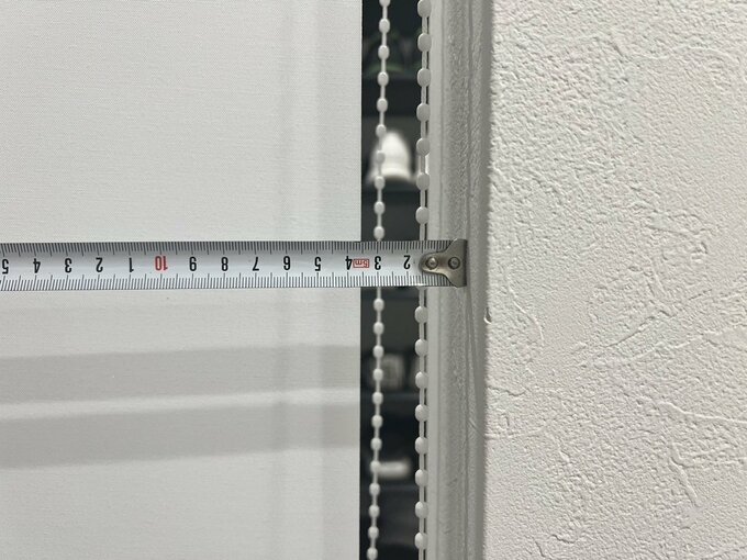 ロールスクリーンのすき間の幅