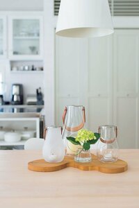 キャンドルは木のプレートにのせて夏らしく