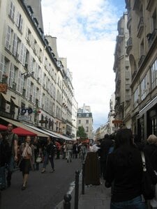 ミニマリストにならなくてOK！ものが多くてもシックに暮らせる“フランス式収納術”とは