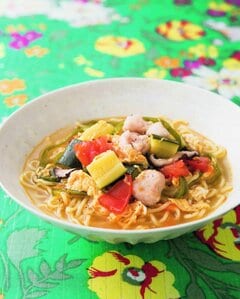 夏野菜の酸辣湯麺