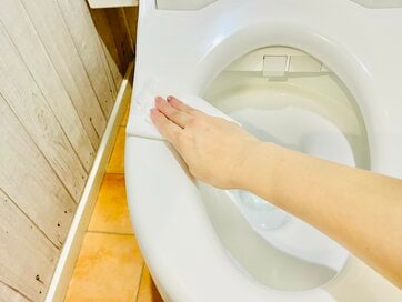 便座を乾いたトイレットペーパーでふかないで。トイレ掃除のNGポイントと正しい方法をプロが解説