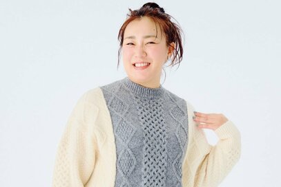 着ぶくれがちな「厚手ニット」の失敗しない選び方。縦ライン強調は着やせの味方！