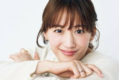 綾瀬はるかさんインタビュー。「服をたたまずハンガー収納にしてラクに」