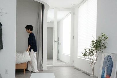 50代ひとり暮らし、「寝室づくり」と「クローゼット」のやってよかった大正解アイデア。服は高価なものを少しだけ