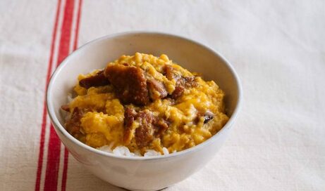 焼き鳥缶でつくる親子丼。レンチンだから火も包丁も不要、約3分で完成