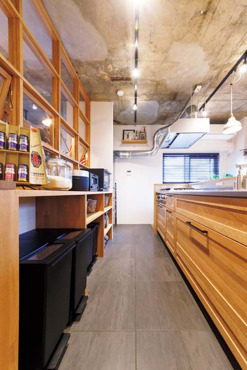 キッチン背面のオープン収納