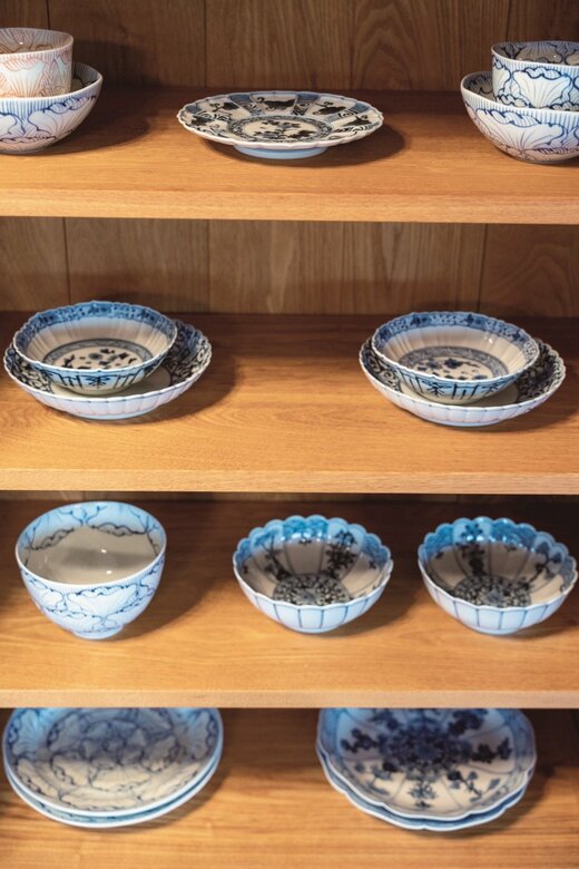 綺麗に飾られた食器