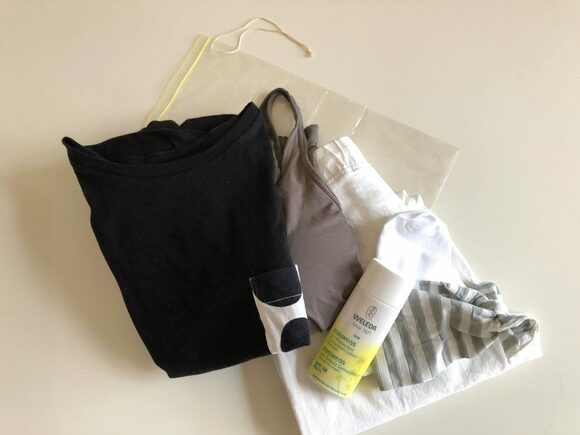 2日目のビニール袋に日やけ止めをセットするのもおすすめ