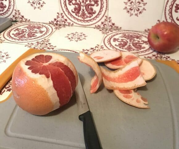 グレープフルーツを切る