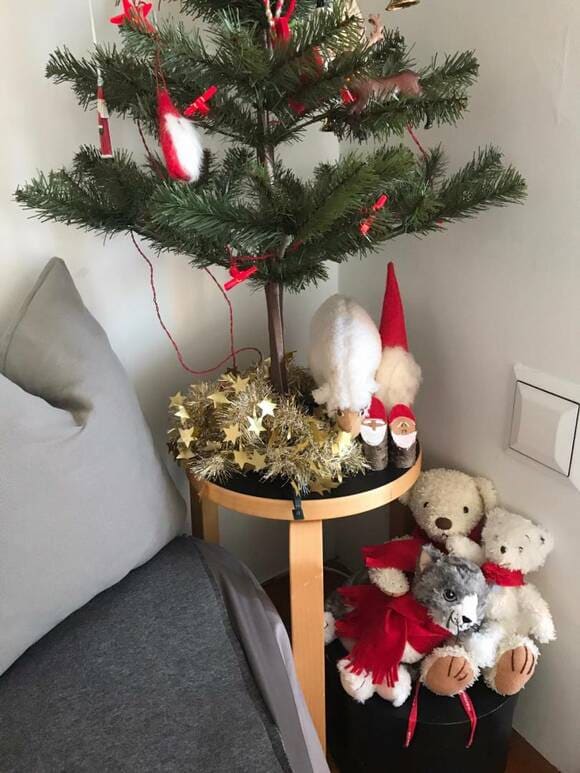 ツリーの下にぬいぐるみなど