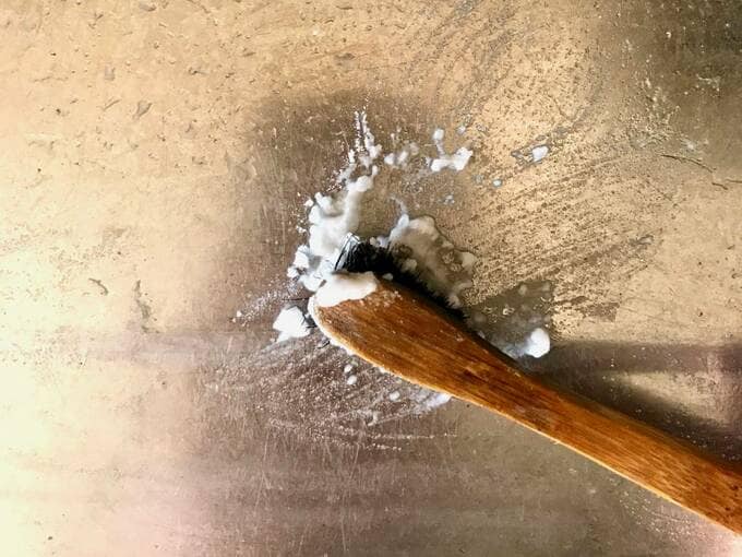 ペースト状にしたものをこする