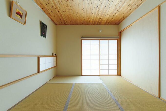 天井高を抑えた6畳の和室