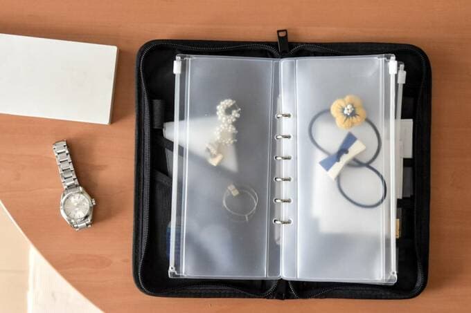 パスポートケースにアクセサリーなど