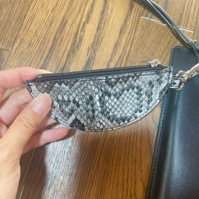 ハーフムーンのポーチ