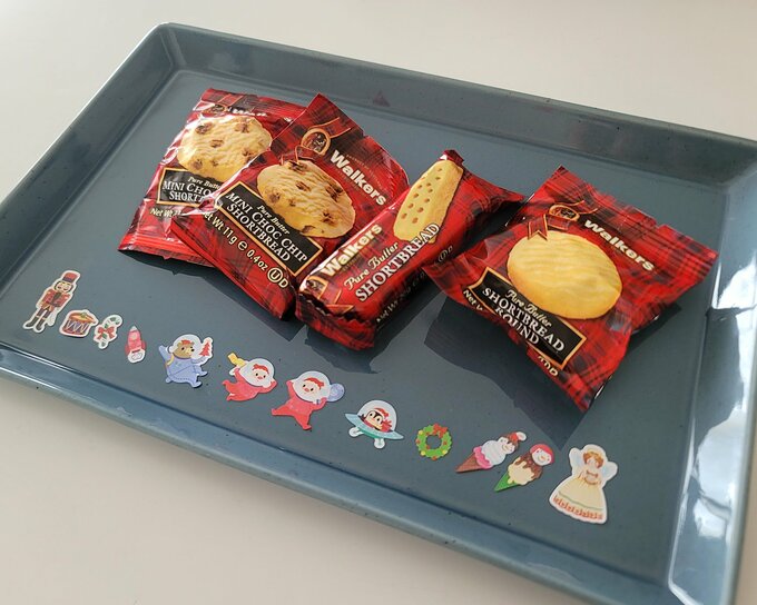 トレーにおいたクッキー