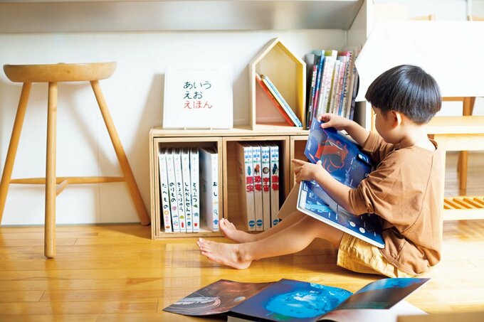 本を読む男の子